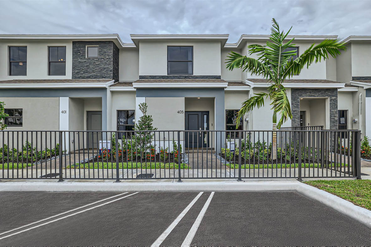 405_NE_1st_Drive_-_Web_Quality_-_000_-_02_Exterior_Front-2-2