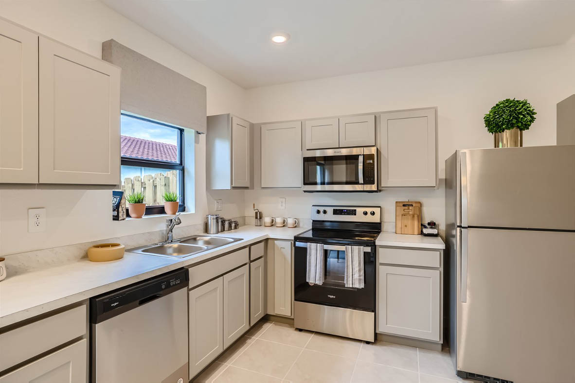 405_NE_1st_Drive_-_Web_Quality_-_008_-_12_Kitchen