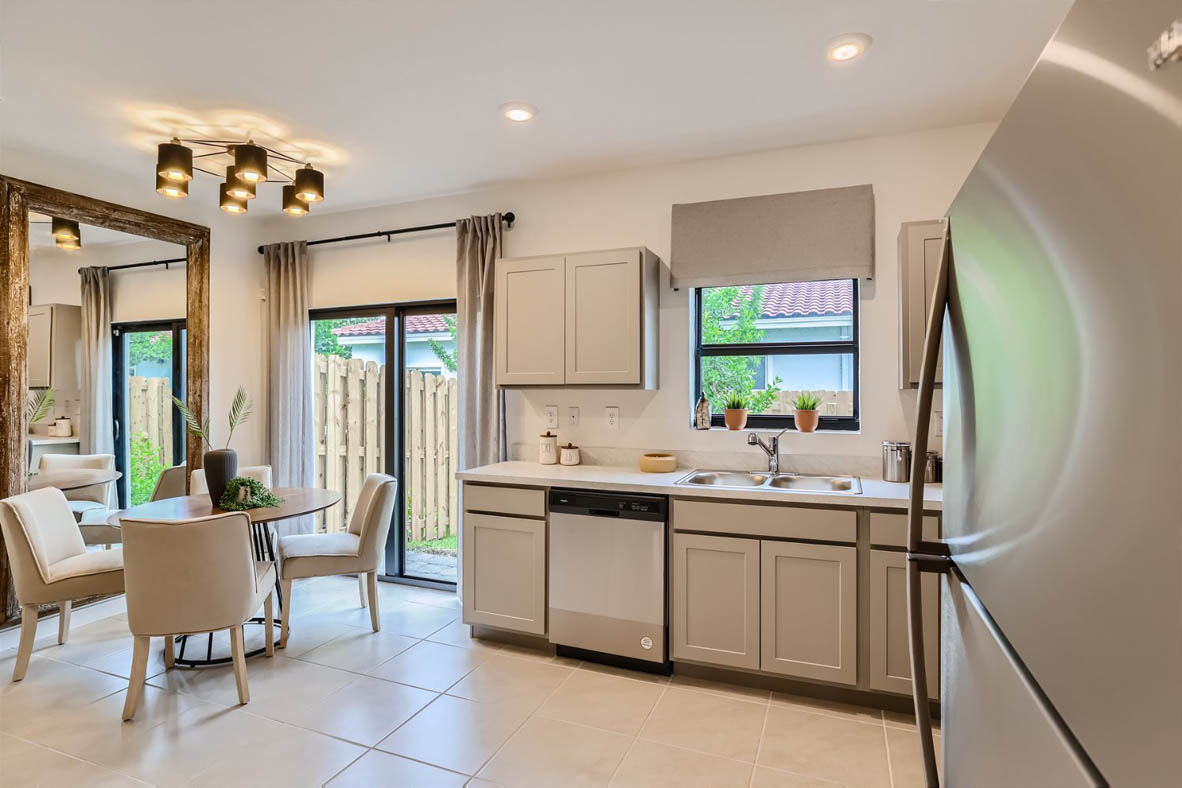 405_NE_1st_Drive_-_Web_Quality_-_009_-_13_Kitchen