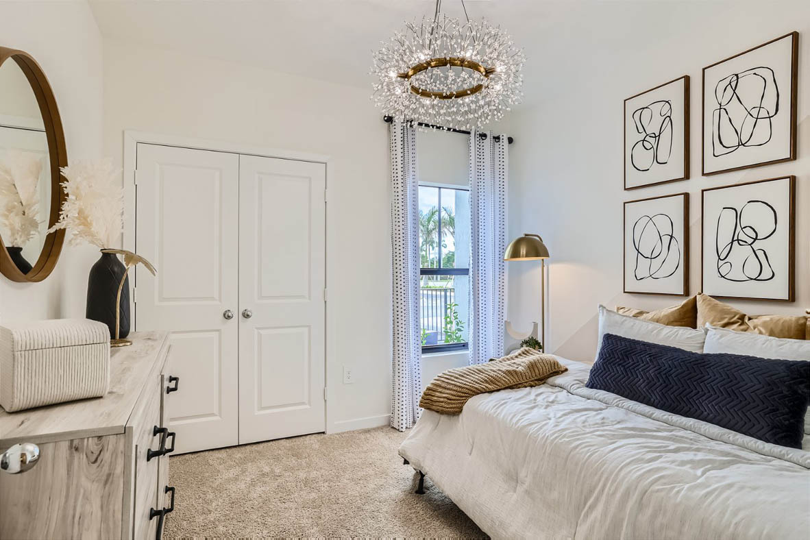 405_NE_1st_Drive_-_Web_Quality_-_012_-_17_Bedroom