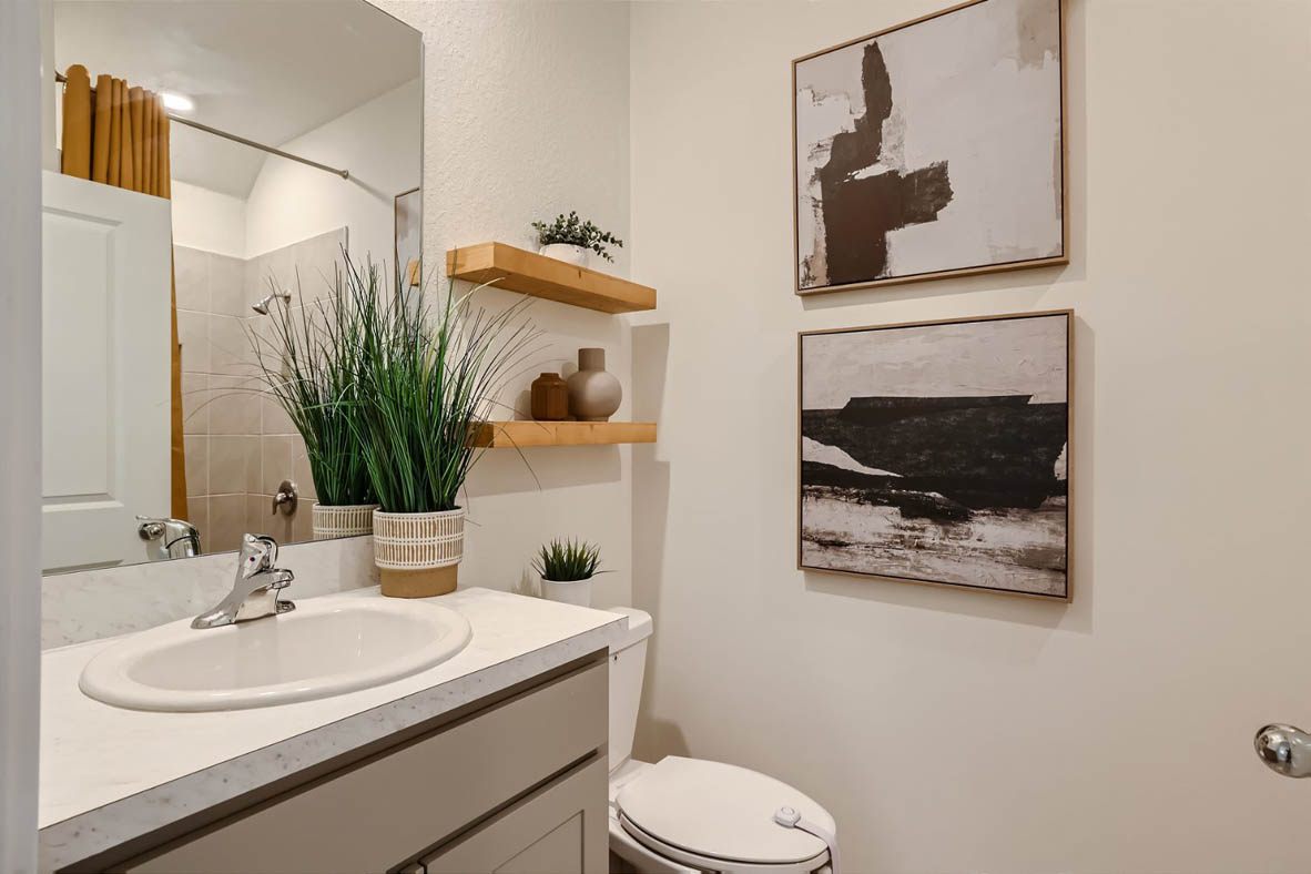 405_NE_1st_Drive_-_Web_Quality_-_014_-_21_Bathroom