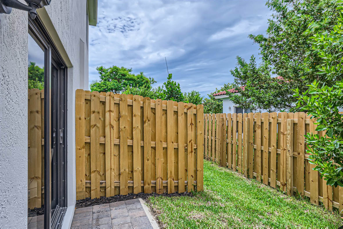 405_NE_1st_Drive_-_Web_Quality_-_026_-_37_Patio