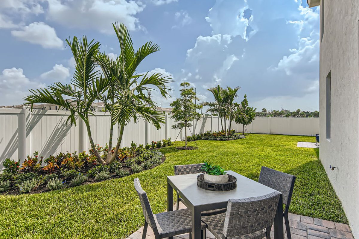 robie_0001_1567_SE_7th_Ct_-_Web_Quality_-_037_-_63_Backyard