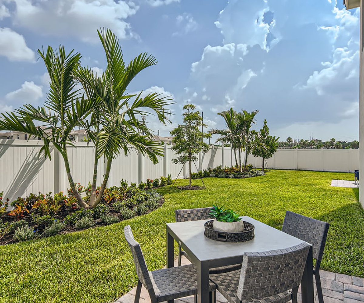 robie_0001_1567_SE_7th_Ct_-_Web_Quality_-_037_-_63_Backyard