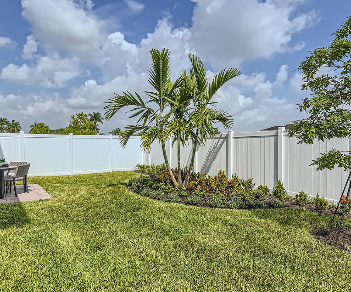 robie_0002_1567_SE_7th_Ct_-_Web_Quality_-_036_-_62_Backyard