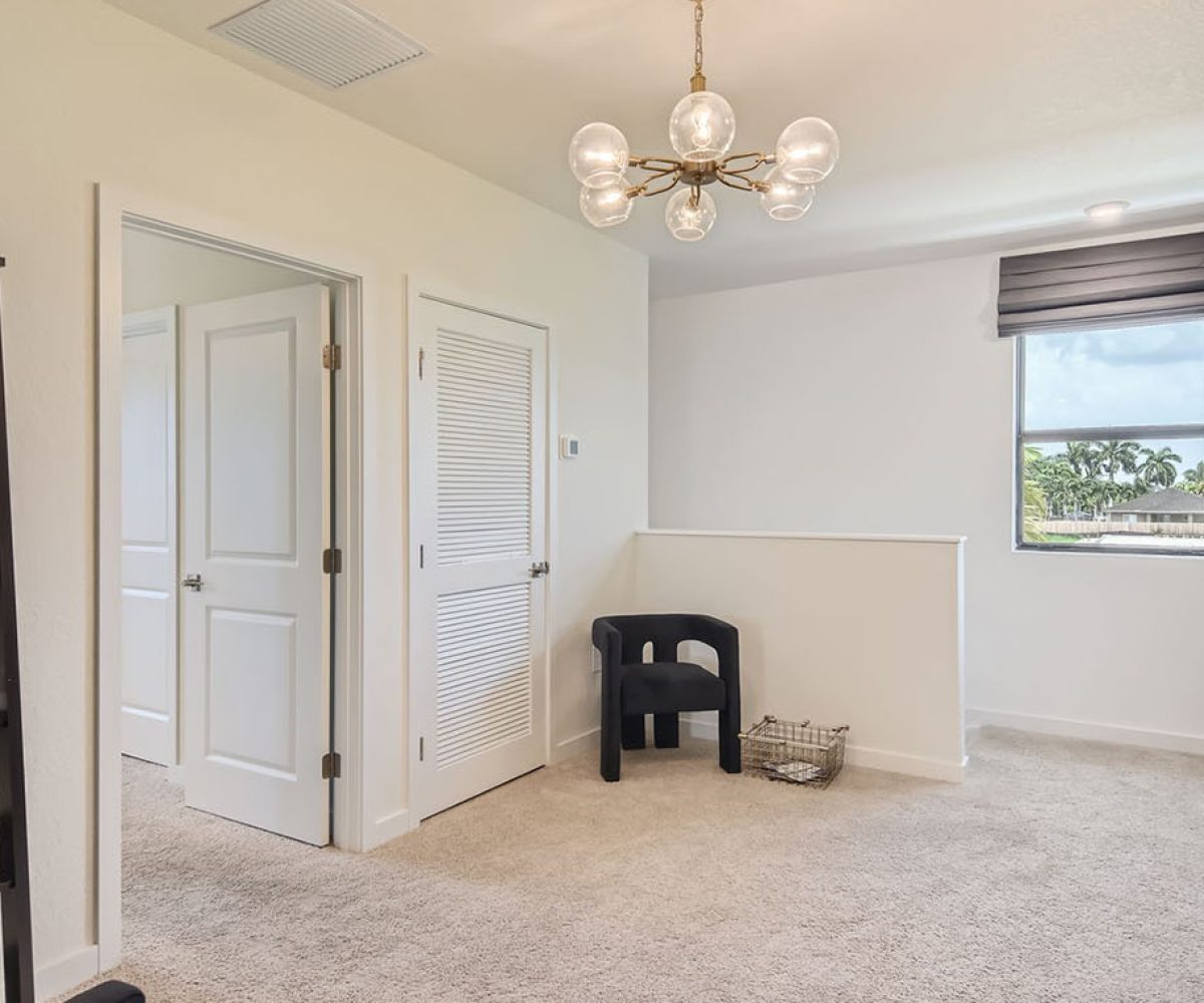 robie_0007_1567_SE_7th_Ct_-_Web_Quality_-_031_-_53_2nd_Floor_Landing