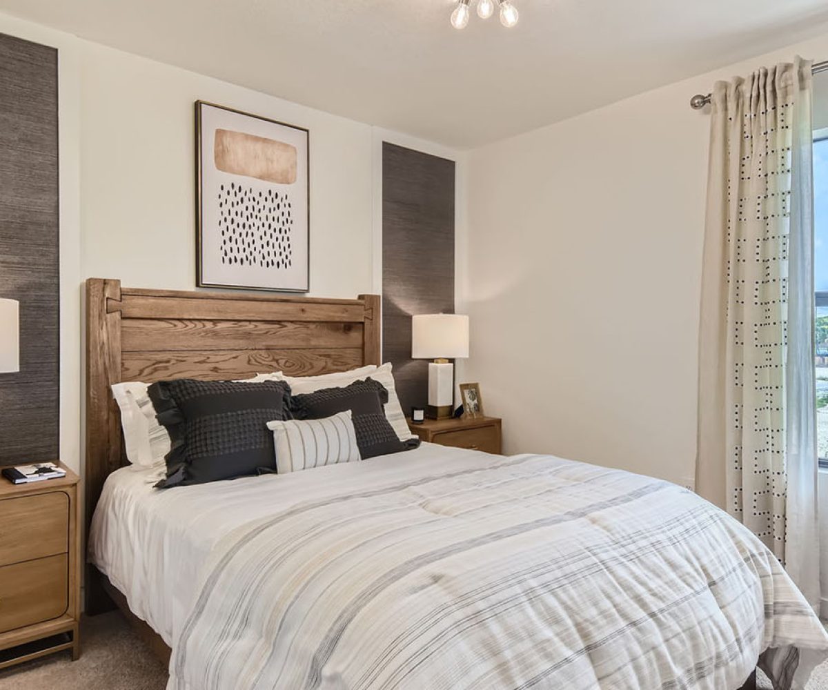 robie_0011_1567_SE_7th_Ct_-_Web_Quality_-_027_-_47_2nd_Floor_Bedroom