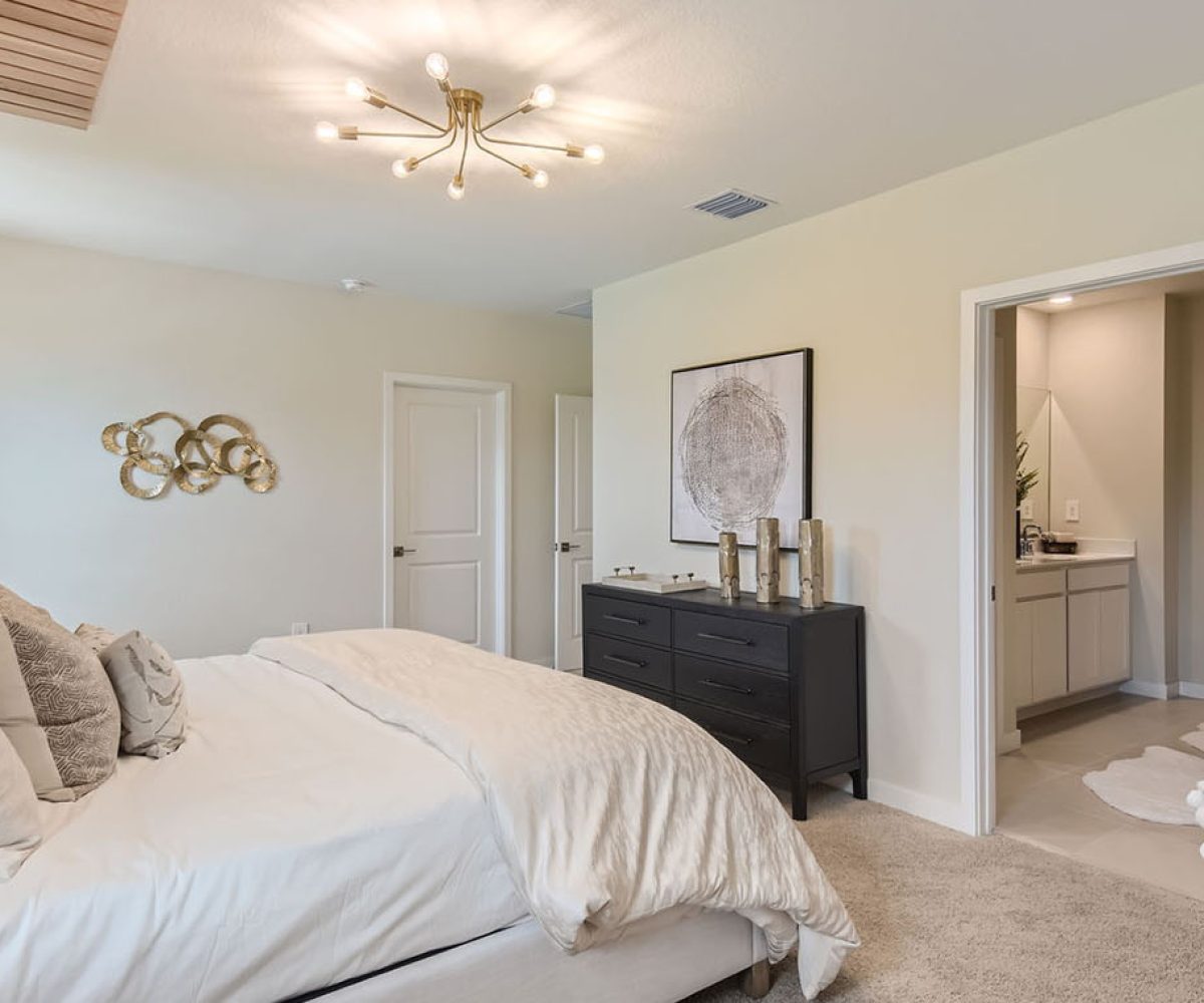 robie_0019_1567_SE_7th_Ct_-_Web_Quality_-_019_-_32_2nd_Floor_Primary_Bedroom