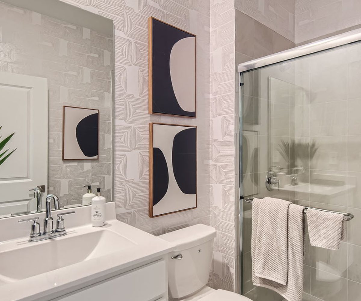 robie_0021_1567_SE_7th_Ct_-_Web_Quality_-_017_-_28_Bathroom