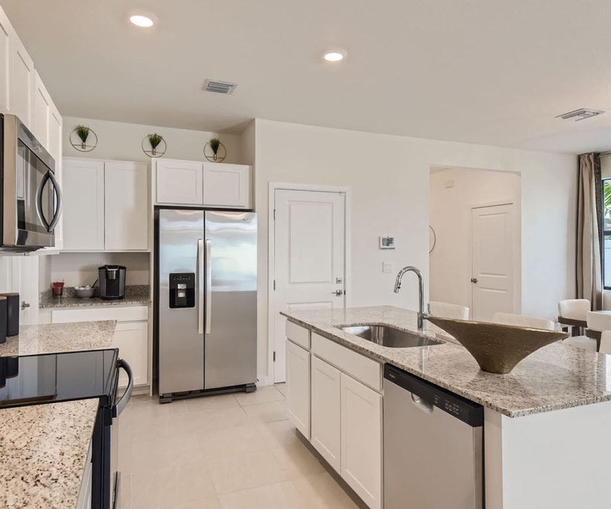 robie_0024_1567_SE_7th_Ct_-_Web_Quality_-_014_-_22_Kitchen