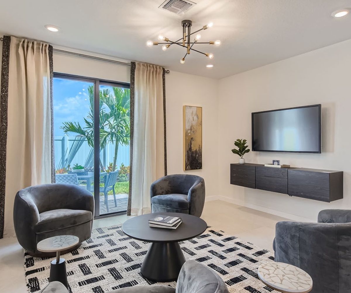 robie_0031_1567_SE_7th_Ct_-_Web_Quality_-_007_-_11_Living_Room-2
