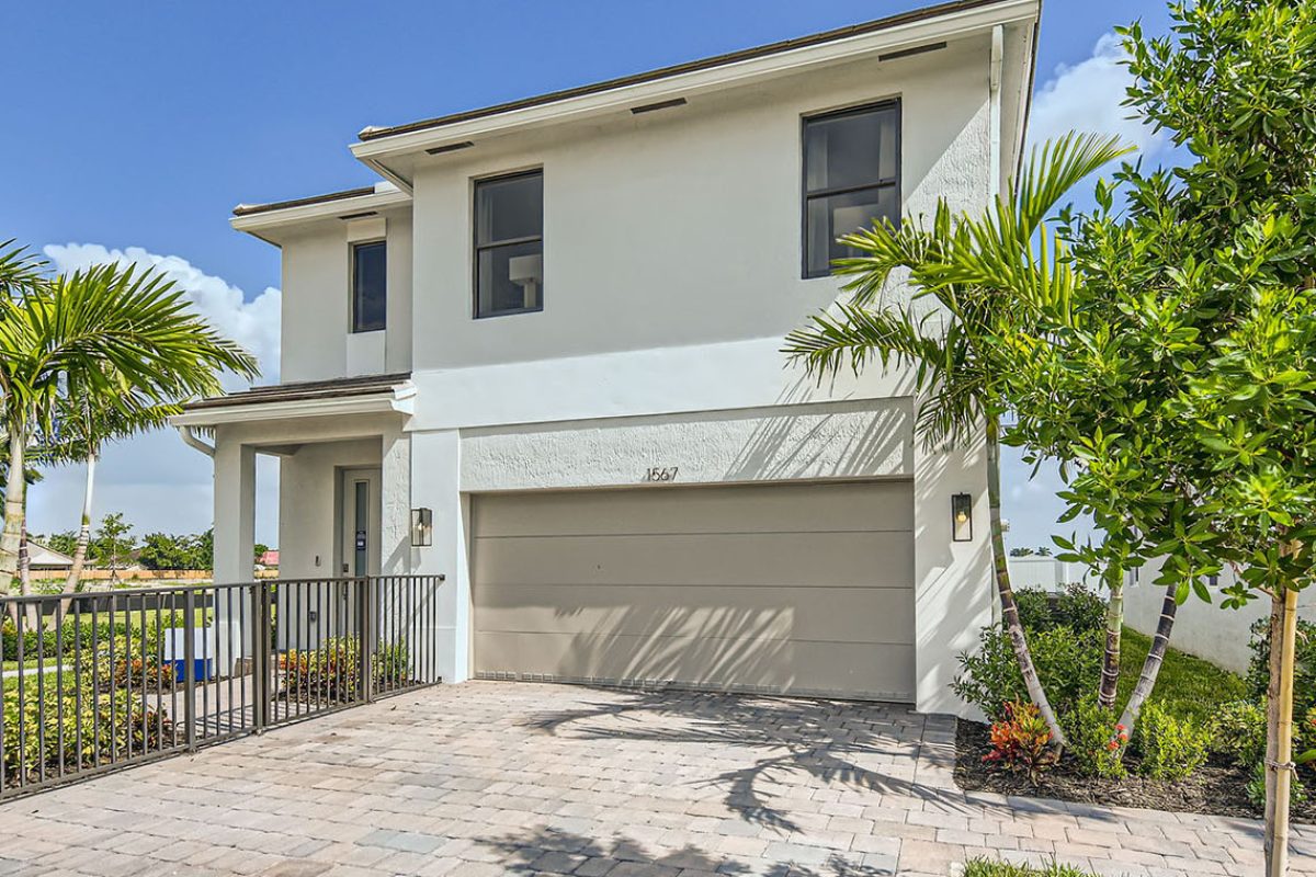 robie_0035_1567_SE_7th_Ct_-_Web_Quality_-_003_-_04_Exterior_Front-2