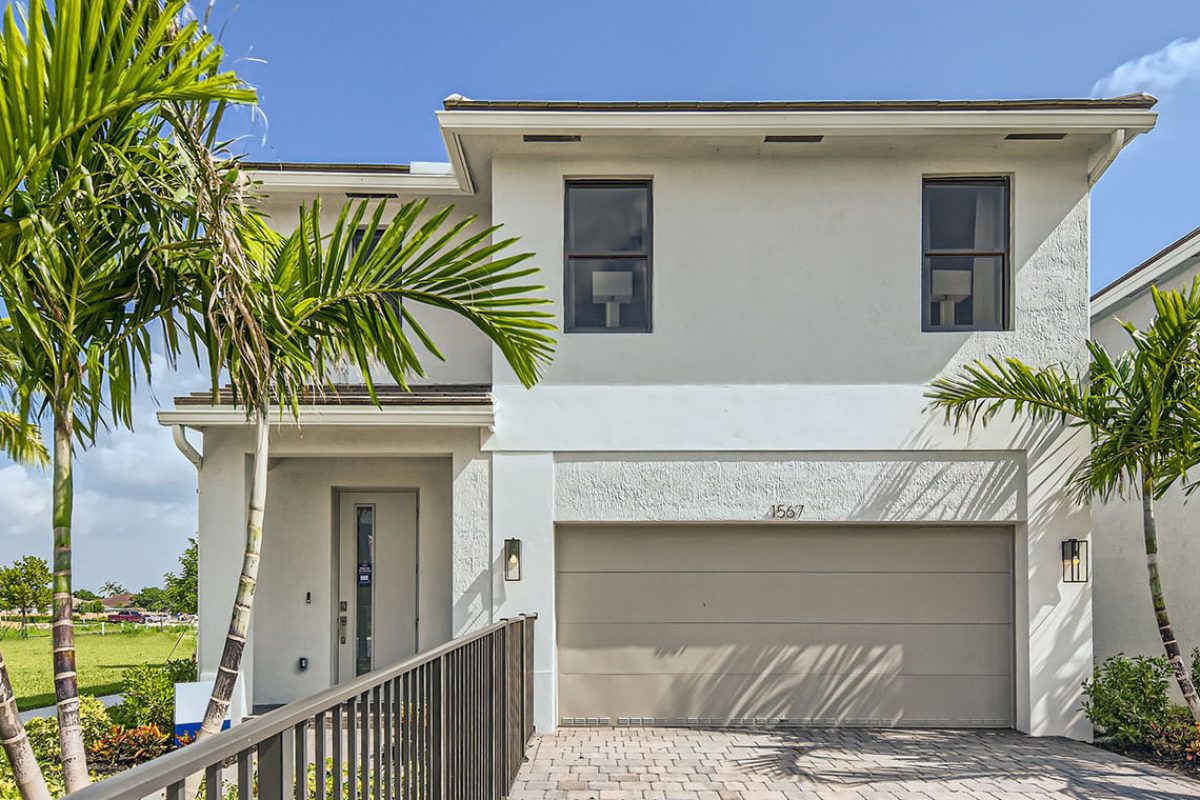 robie_0036_1567_SE_7th_Ct_-_Web_Quality_-_002_-_03_Exterior_Front-2