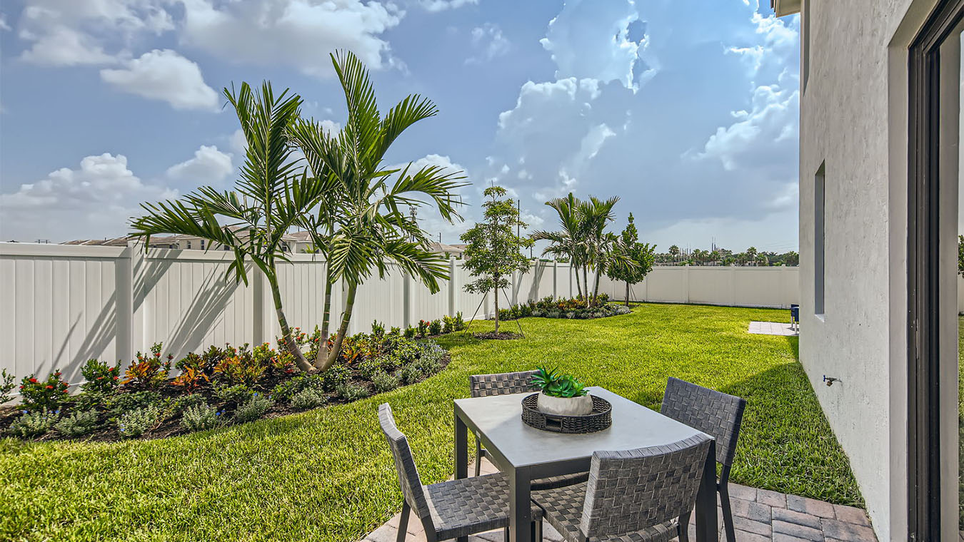 robie_0001_1567_SE_7th_Ct_-_Web_Quality_-_037_-_63_Backyard