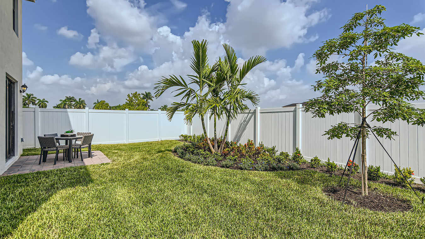 robie_0002_1567_SE_7th_Ct_-_Web_Quality_-_036_-_62_Backyard