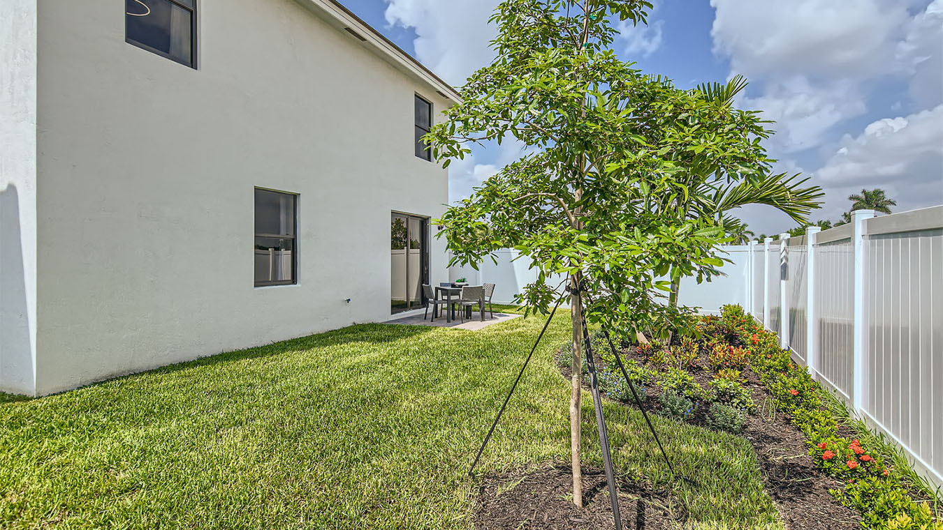 robie_0003_1567_SE_7th_Ct_-_Web_Quality_-_035_-_61_Backyard