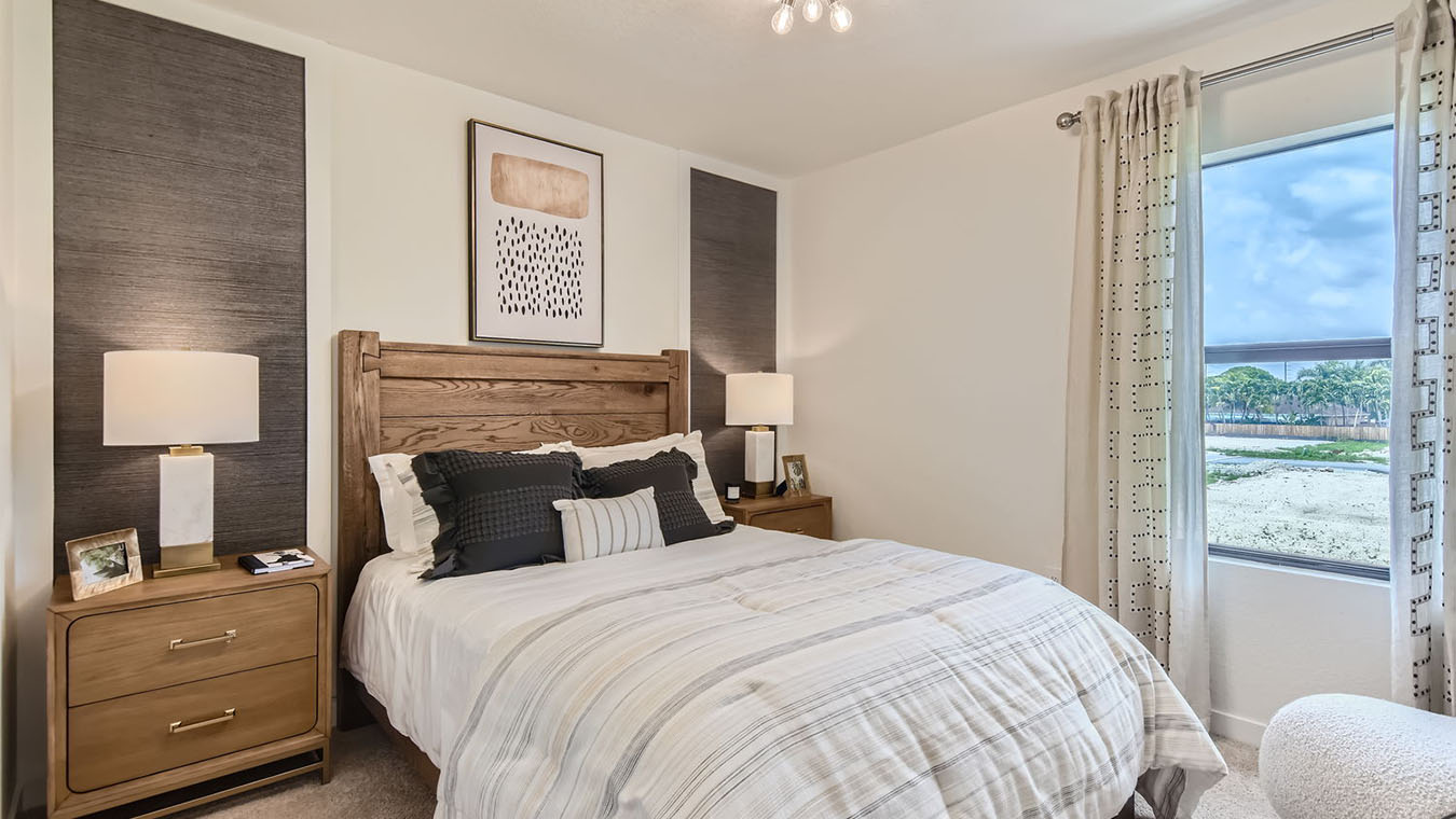 robie_0011_1567_SE_7th_Ct_-_Web_Quality_-_027_-_47_2nd_Floor_Bedroom