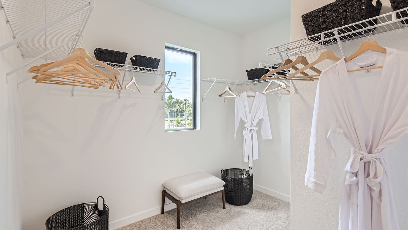 robie_0014_1567_SE_7th_Ct_-_Web_Quality_-_024_-_39_2nd_Floor_Primary_Bedroom_Closet