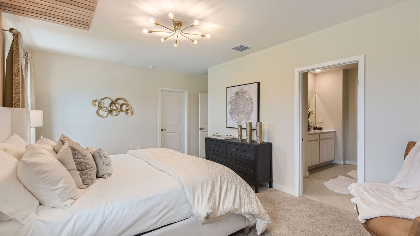 robie_0019_1567_SE_7th_Ct_-_Web_Quality_-_019_-_32_2nd_Floor_Primary_Bedroom