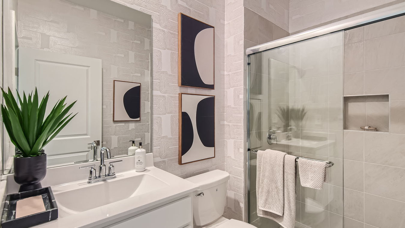 robie_0021_1567_SE_7th_Ct_-_Web_Quality_-_017_-_28_Bathroom