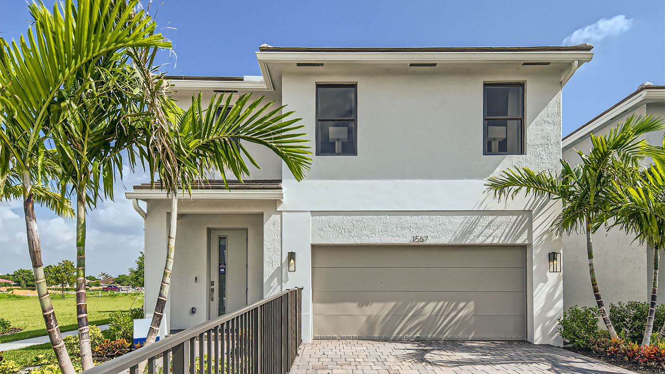 robie_0036_1567_SE_7th_Ct_-_Web_Quality_-_002_-_03_Exterior_Front-2